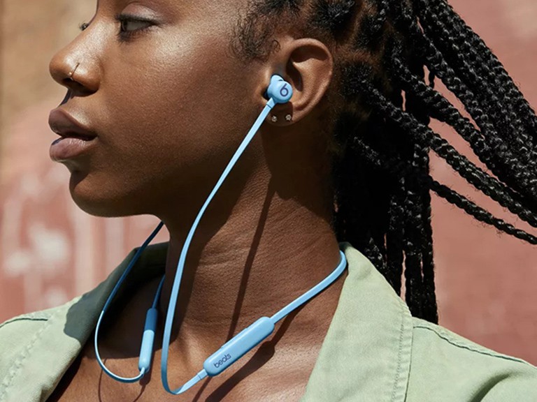 Beats Flex là tai nghe Bluetooth Neckband của Apple được ra mắt