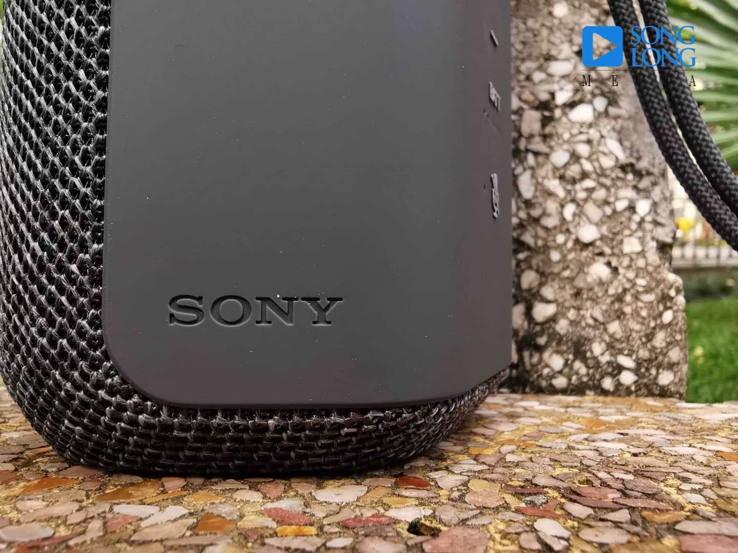Đánh giá Loa di động Sony XE-300 - Chất âm và thời lượng pin đánh đổi sự cơ động